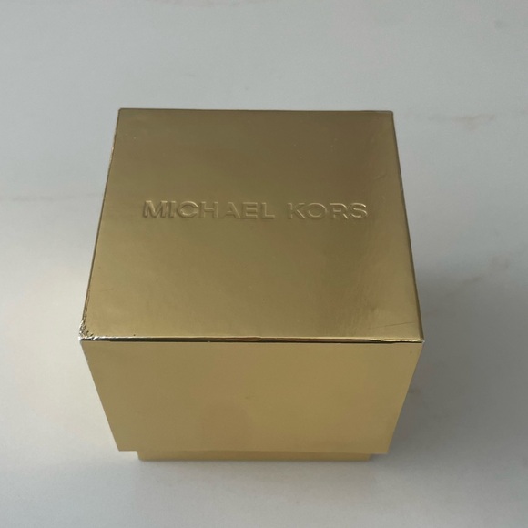 🆕Michael Kors Women's Pyper Gold Tone Watch and Bracelet Gift Set MK4495 - Picture 5 of 5